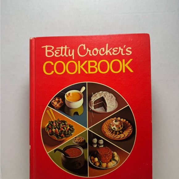 Vintage 1972 Betty Crocker‘s Red Pie Cookbook Textbook Style - Picture 4 of 6